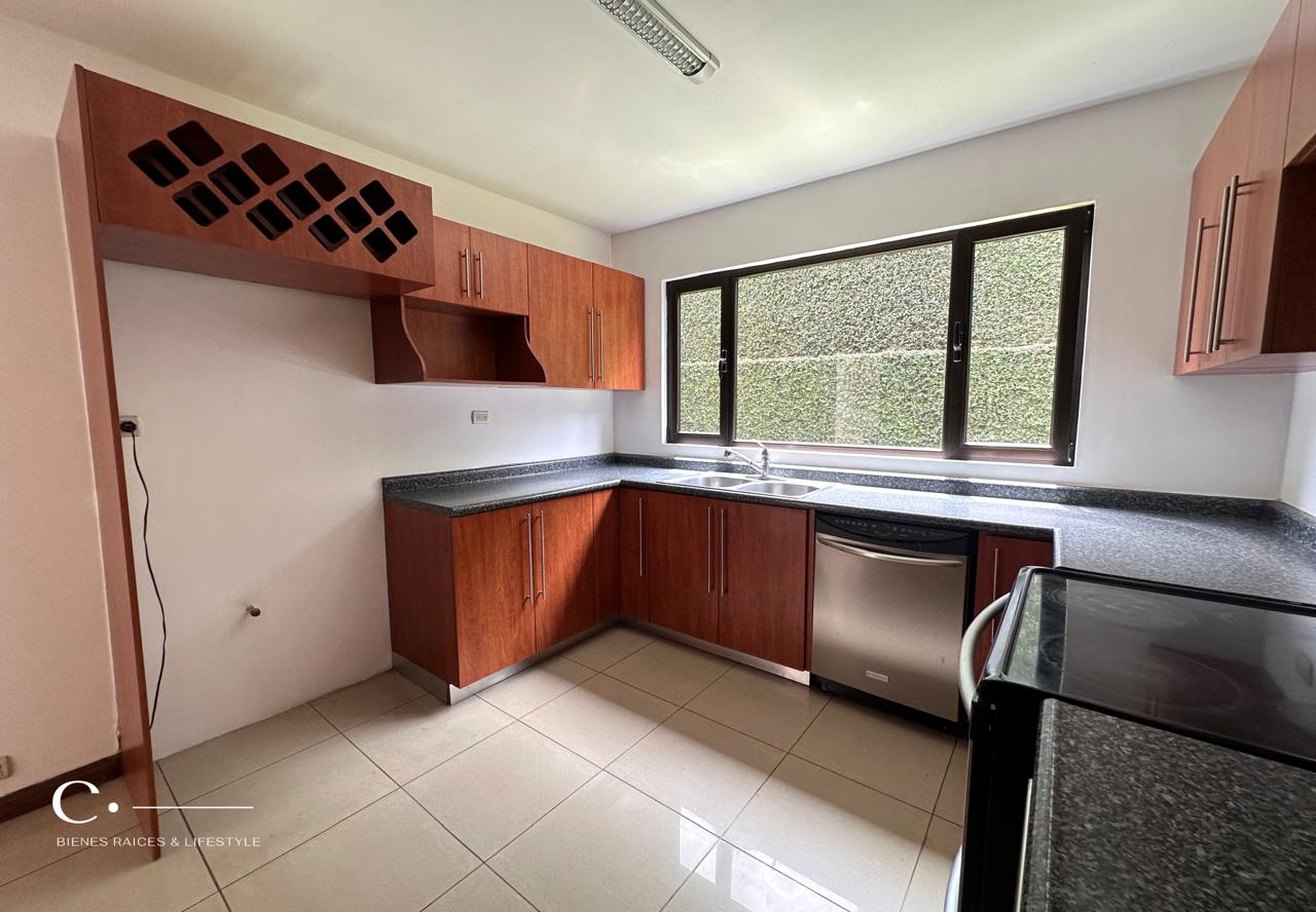 Guatemala, 4 Habitaciones Habitaciones, 4 Habitaciones Habitaciones,4 BañoBaño,Casa Residencial,Renta,1331